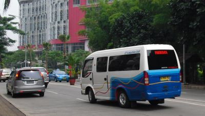 Rental Mobil Pariwisata Jakarta on Sewa Mobil Elf  Rental Minibus Isuzu Elf Eksekutif Di Jakarta
